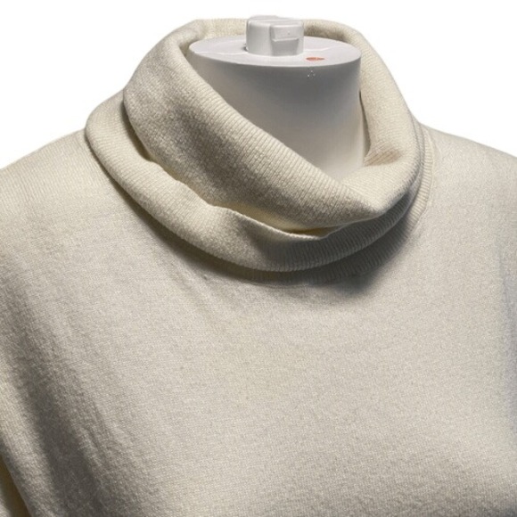 Chelsea28 Cream Pima Cotton Cashmere Turtleneck Sweater Size Large - Picture 2 of 7